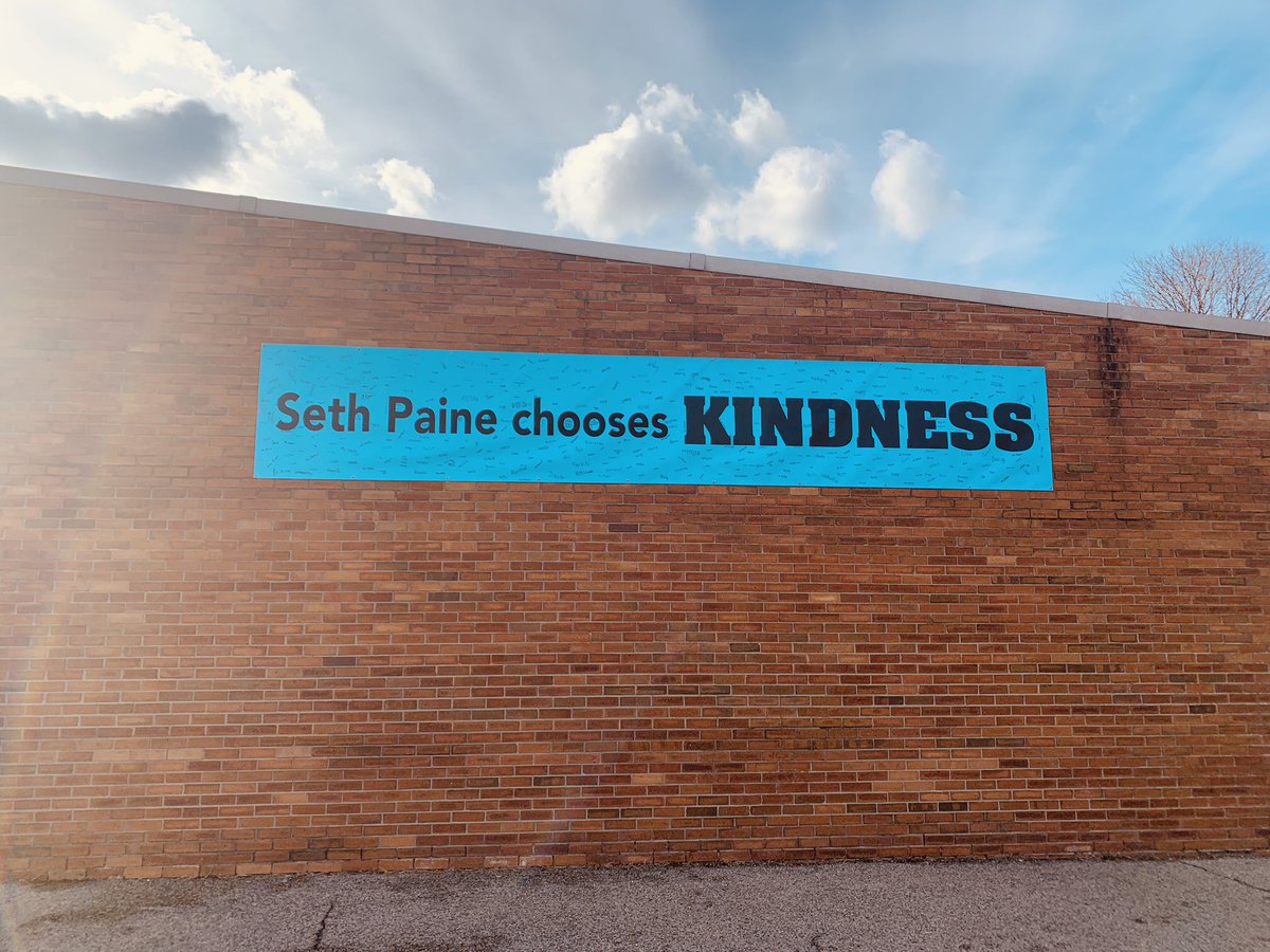 SethPainePTO's tweet photo. #ChooseKindness #sethpainedragons @MRothermelD95 @JenKallausD95 
We are proud to be SP Dragons 💙 https://t.co/fB2Nx3EwHG