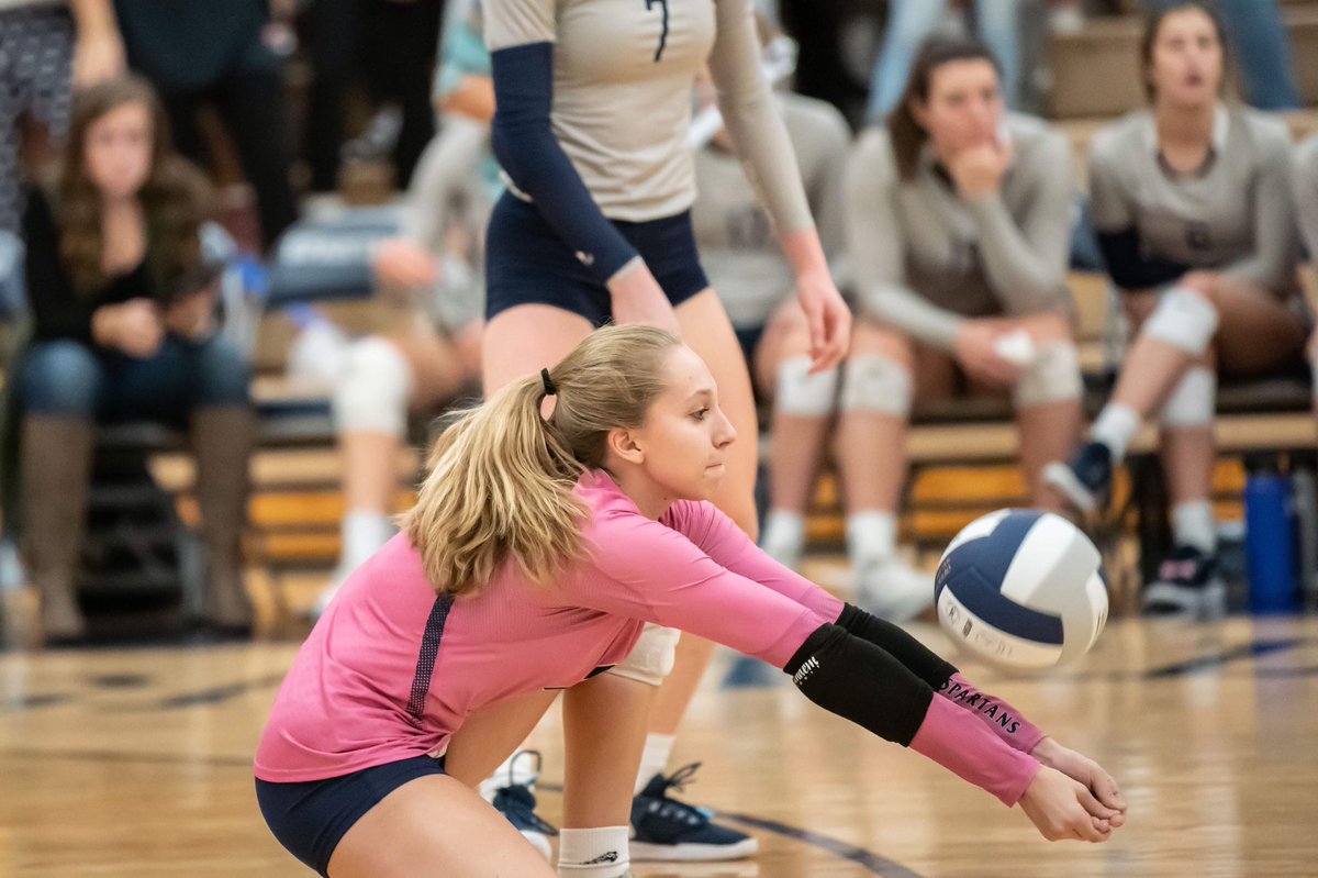 sarahoskinsss's tweet photo. I am beyond excited to announce that I will be continuing my academic and athletic careers at Loras College. I’d like to thank my family, friends, coaches, and teammates for helping me get to where I am today!💜💛#goduhawks @LorasTrack @LorasWVB @PVGTFSpartans @PVVolleyball https://t.co/aujsWPACS4