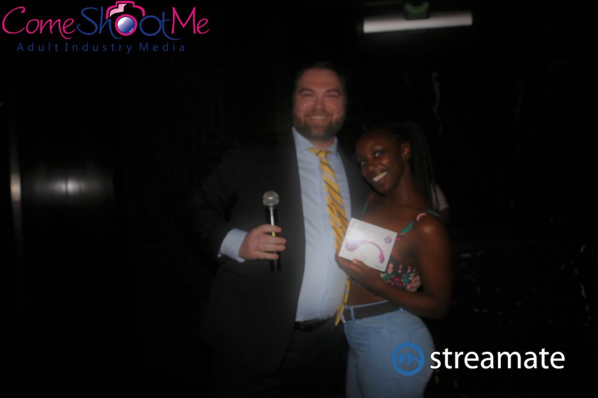 StreamateModels's tweet photo. Kinda love that the #CamConcierge was like a sexy Oprah during the #ModelMixer raffle! 📷: @comeshootme @Kiiroo #Streamate #GoInteractive #SexTech https://t.co/HdU5BKcrry