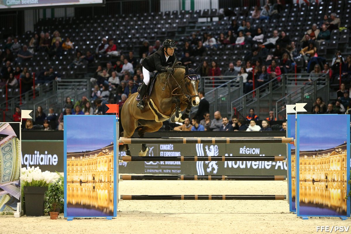 FRA_Equitation's tweet image. Les Français étaient à l'honneur au @JumpingBordeaux avec les victoires de @Marc_Dilasser et Cliffton*Belesbat dans l'épreuve d'ouverture et celle de Julien Epaillard avec Queeletta dans le prix FFE Generali sous les yeux du champion de basket @theborisdiaw. 🏆🇫🇷🐴©FFE/PSV