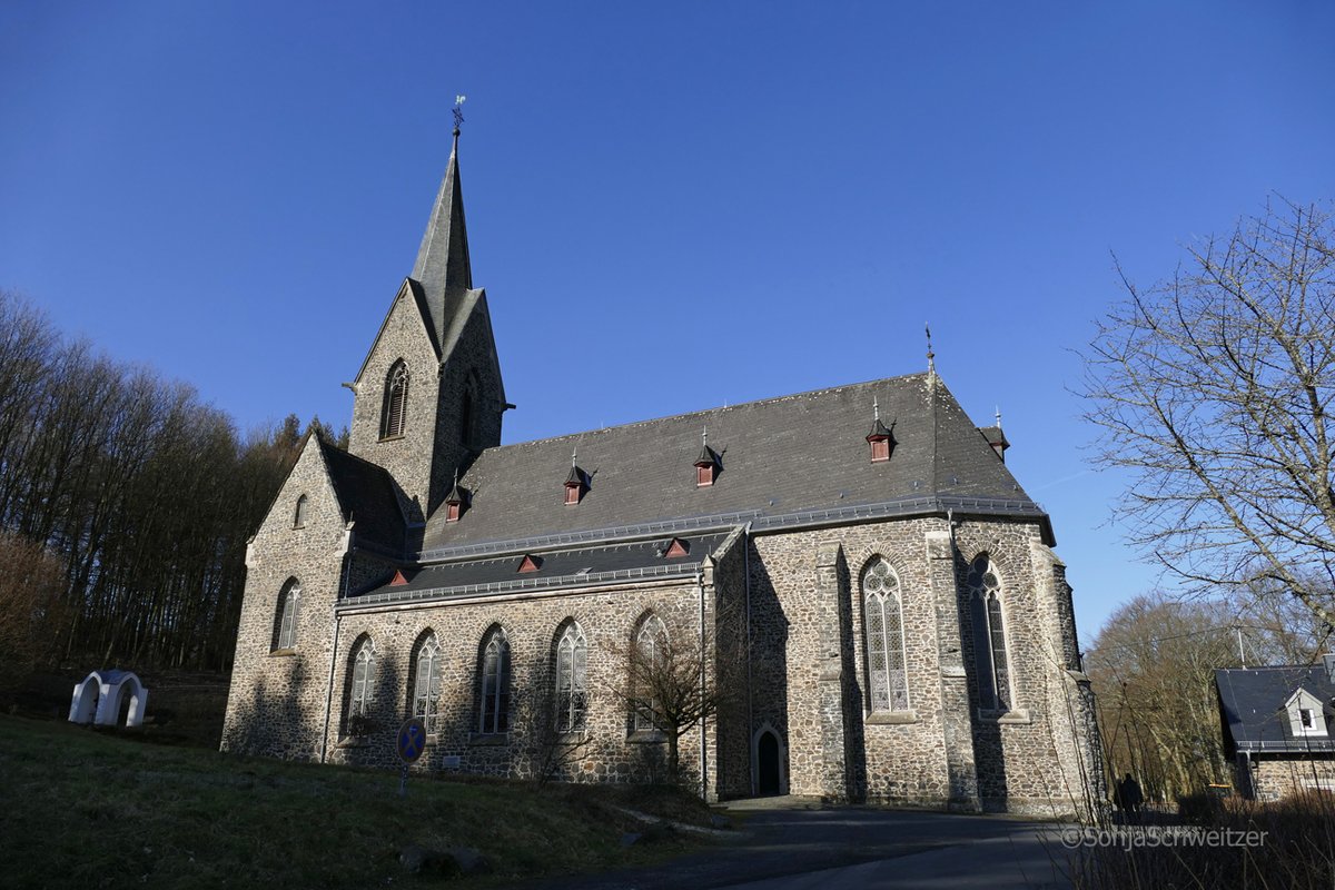 HessenSonja5767's tweet photo. Die kath. #Liebfrauenkirche auf dem Berg #Reichenstein zwischen #Hergenroth und #Westerburg in #RheinlandPfalz ist eine #Wallfahrtskirche ......... #Kirche #Pfarrkirche #Basilika #Sehenswürdigkeit #RLP #Rheinland_Pfalz #Westerwald #Mittelalter #Germany https://t.co/HSI4DJqSwR