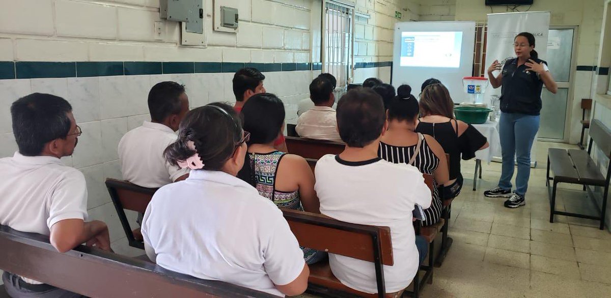 Salud_Guayas's tweet photo. #Distrito09D07 │Profesional de la salud, realiza asesoría sobre correcto #LavadoDeManos a los representantes de Comités Locales de Salud para prevenir el contagios de enfermedades como #Influenza y #Coronavirus. #PrevenciónEsSalud #MSPdeTodosyParaTodos https://t.co/2ZGPki9Ldr