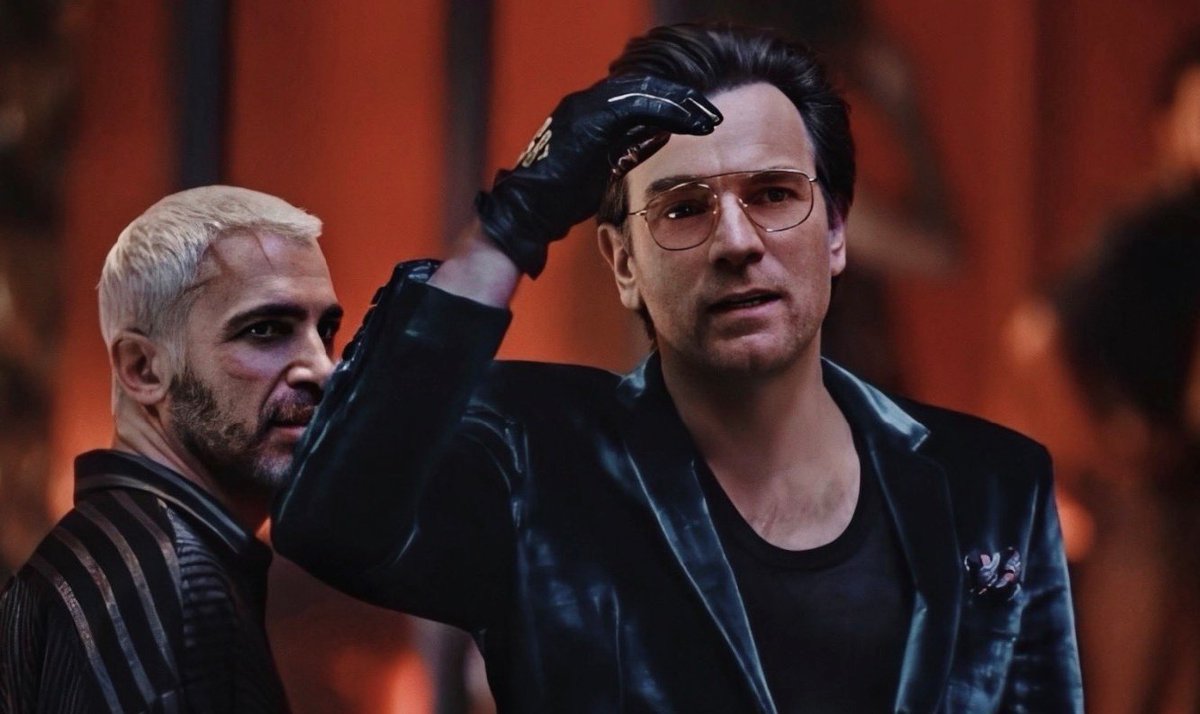 злодеи сериалов. марк стронг и бенедикт камбербэтч. пятюня у злодеев. у злодея сегодня выходной. джек николсон джокер фильм 1989.