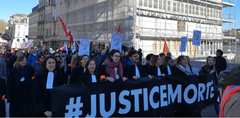 Manifestation interprofessionnelle contre la #reformedesretraites à Pau le 6 février. Le Barreau de Pau était présent. #SOSretraites #AvocatsEnColere #AvocatsEnGreve   #ReformeRetraites <a href="/Conf_Batonniers/">ConférenceBâtonniers</a>
 <a href="/CNBarreaux/">Conseil national des barreaux - les avocats</a>  <a href="/CNBFrance/">CNBF</a> <a href="/NBelloubet/">Nicole Belloubet</a>  @EPhilippePM <a href="/justice_gouv/">Ministère de la Justice</a>