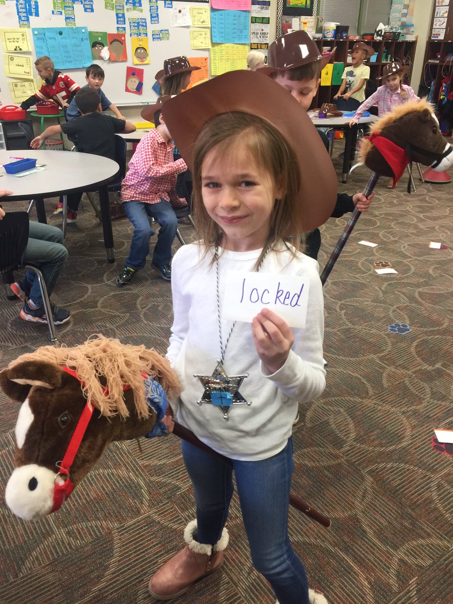 Staerkel1st's tweet photo. Roping the 3 sound of -Ed.  @KBElementary https://t.co/uxcsh8BUxC