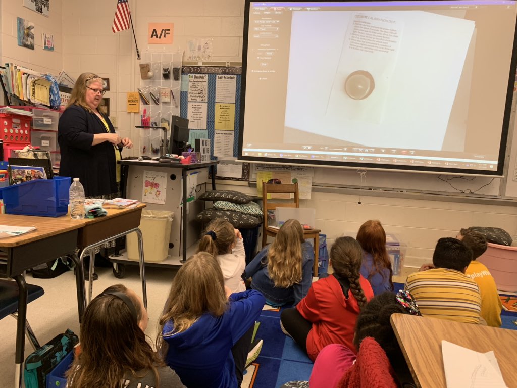 rnunesycsd's tweet photo. Thank you @junemariejones to giving the Ss a tutorial on Ozobots @DareDolphins @shutton22 @KingofReading31 #YCSD #engagedycsd https://t.co/Jx4DjgBeO0