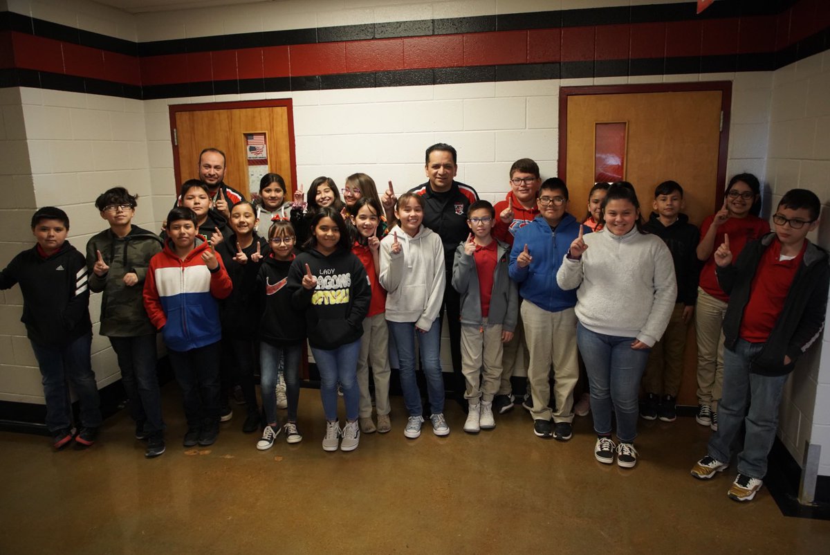 JEspinoza_EDD's tweet photo. We’re starting off 2020 strong with our incredible Superintendent Parent &amp; Student Advisory Councils! We appreciate their insight to enhance learning environment &amp; improve performance in #TeamSISD! #DestinationDistrict 
🅰️ Rated District! https://t.co/5nC0lLtf41