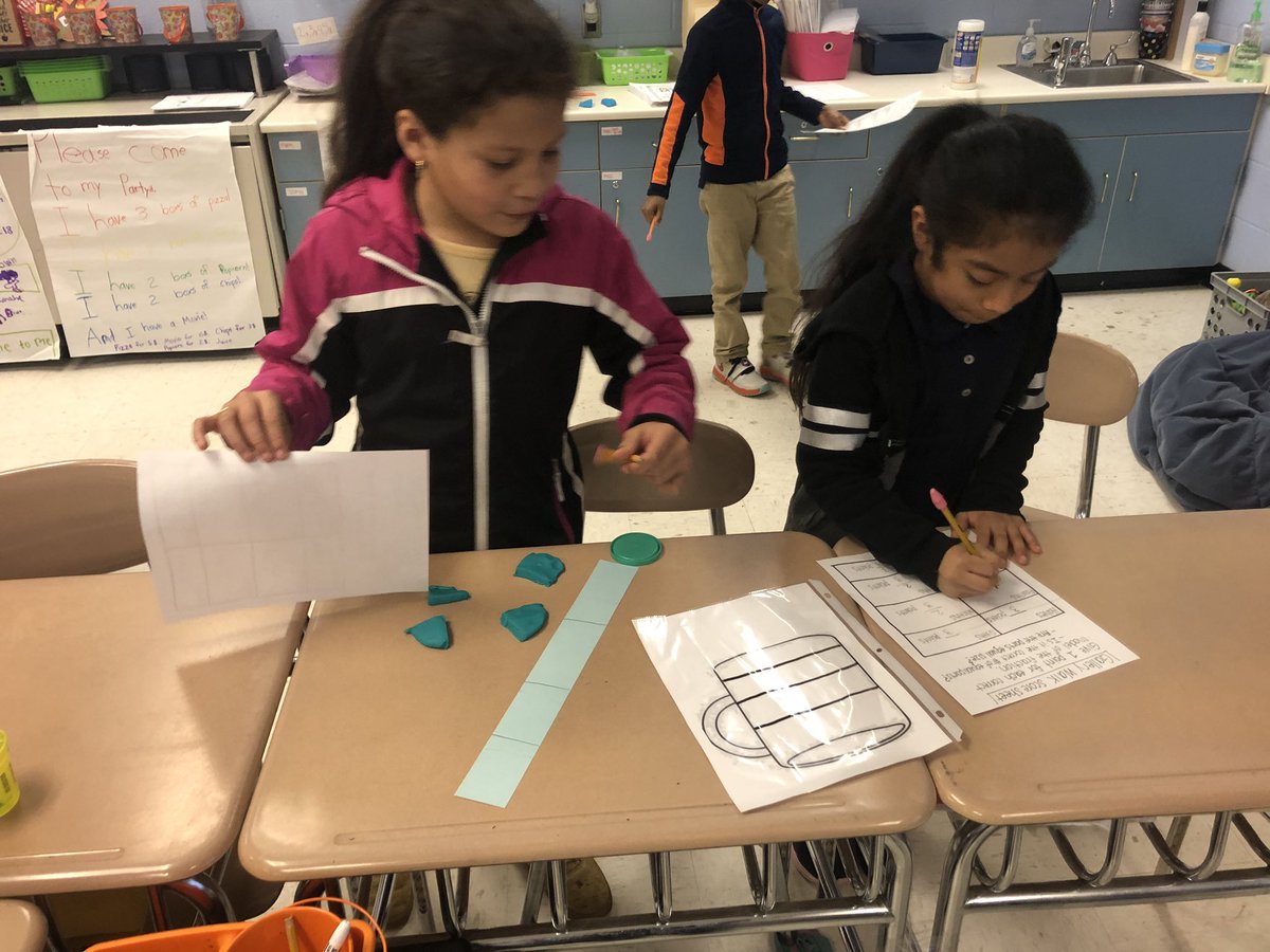 MsHotchkiss1's tweet image. The kiddos are tough critics and I love it!
Creating and evaluating models of fractions. #lakeland12 #thirdgrademath