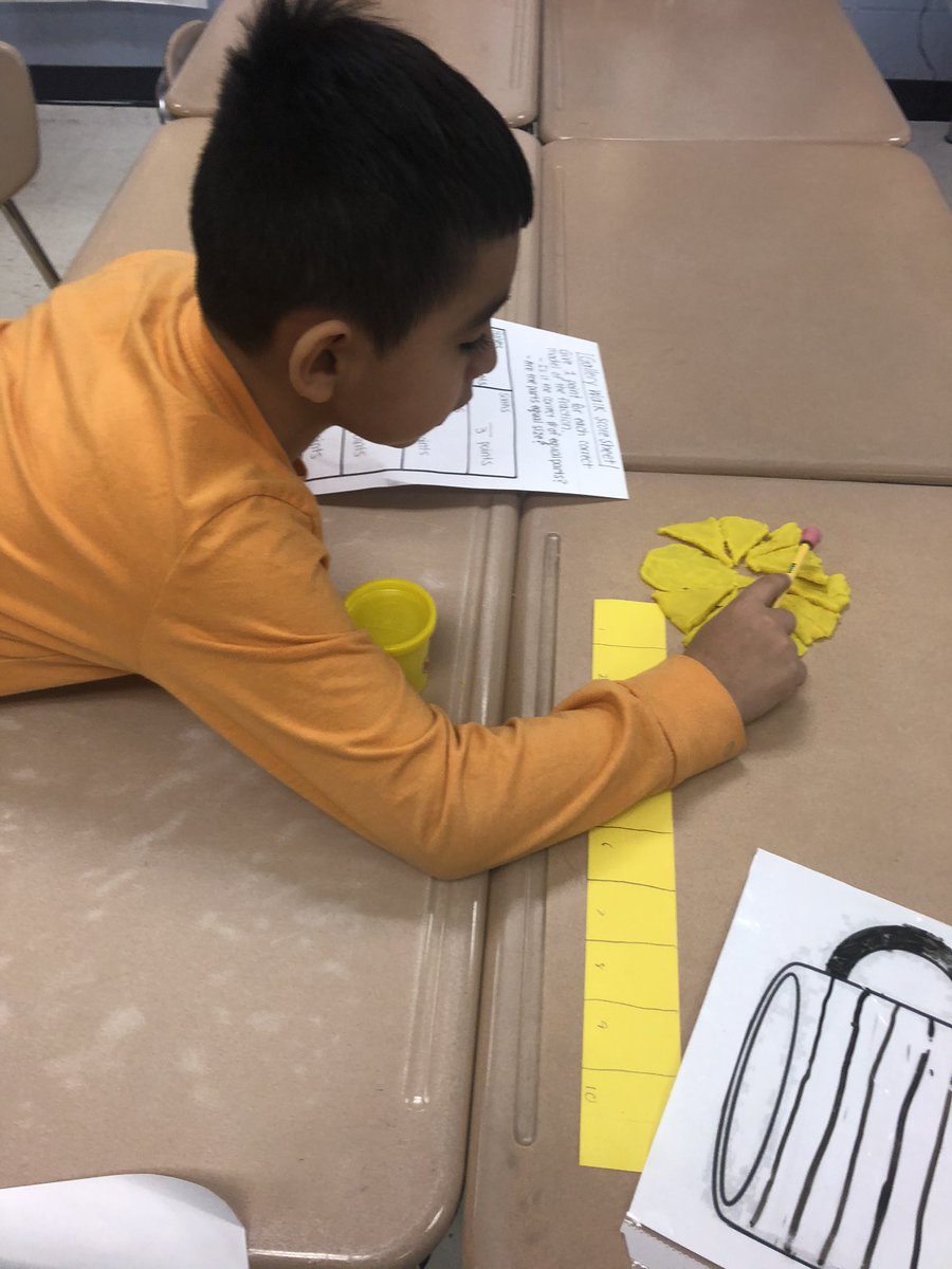 MsHotchkiss1's tweet image. The kiddos are tough critics and I love it!
Creating and evaluating models of fractions. #lakeland12 #thirdgrademath