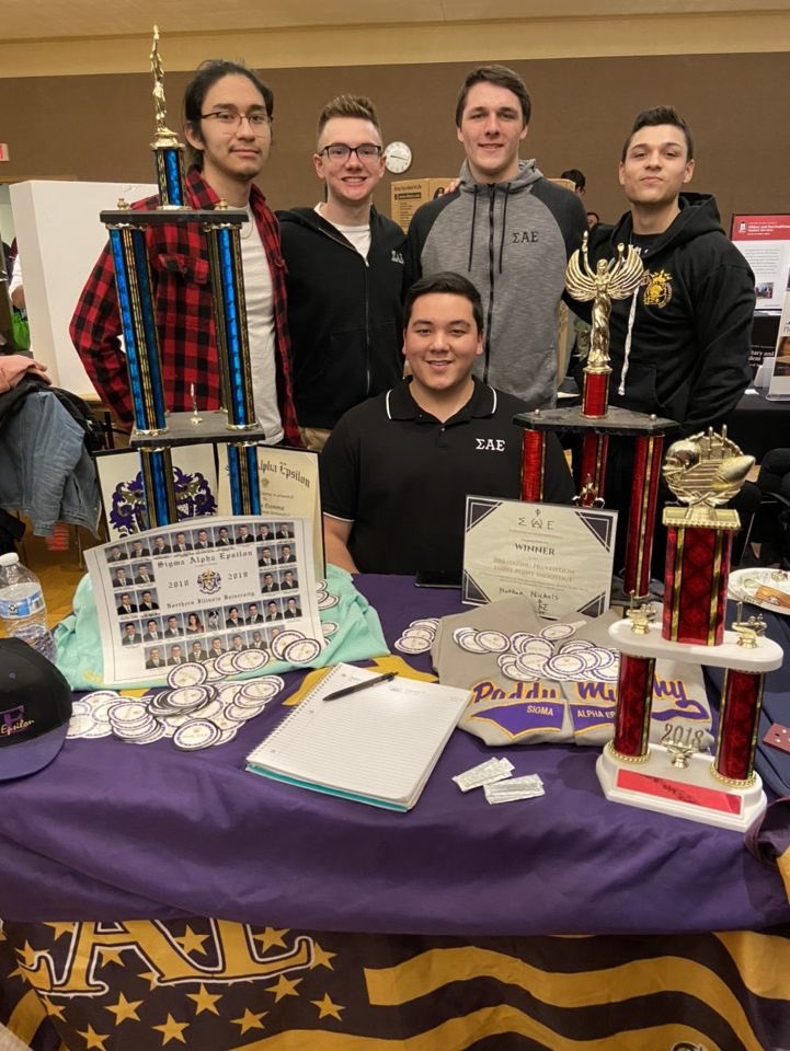 A few of our brothers at the involvement fair this past Wednesday. Great job brothers🏆