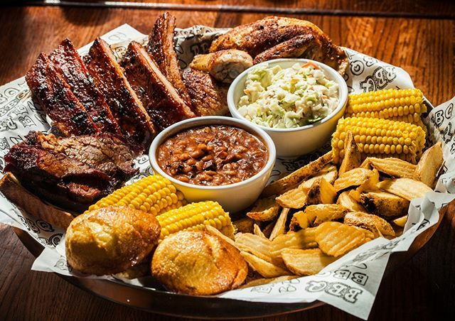 Dessert is on us when you order a Feast for 2 on Valentine's day!
#Feastfor2 #FamousDaves #ValentinesDay ift.tt/2ukHyvo