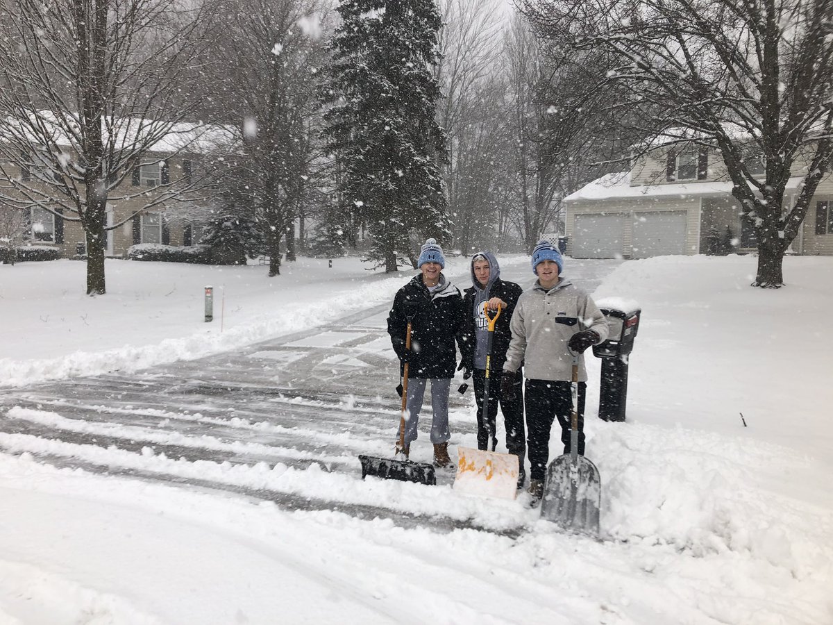 Service learning and Hudson Community First kids are inspiring! They asked how they could help their community today and shoveled local driveways for a good deed! People helping people! Freakin’ AWESOME STUFF!!! <a href="/Hc1st/">Hudson Comm 1st</a> BOOM! #RollHUD #MakinADifference @MissRestifo thanks 4 helpin