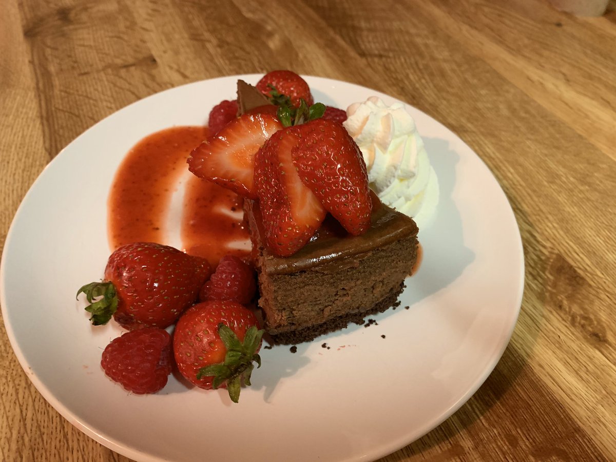 stanton_kitchen's tweet image. Chocolate cheesecake with strawberry &amp;amp; raspberry sauce and whipped cream! #stantonskitchen #prepatl #food #foodservice #chef #culinary #delivery #catering #atlanta #atl #homemade #delicious #foodie #foodporn #foodtruck #foodtrailer #cheesecake #chocolate #strawberry #raspberry