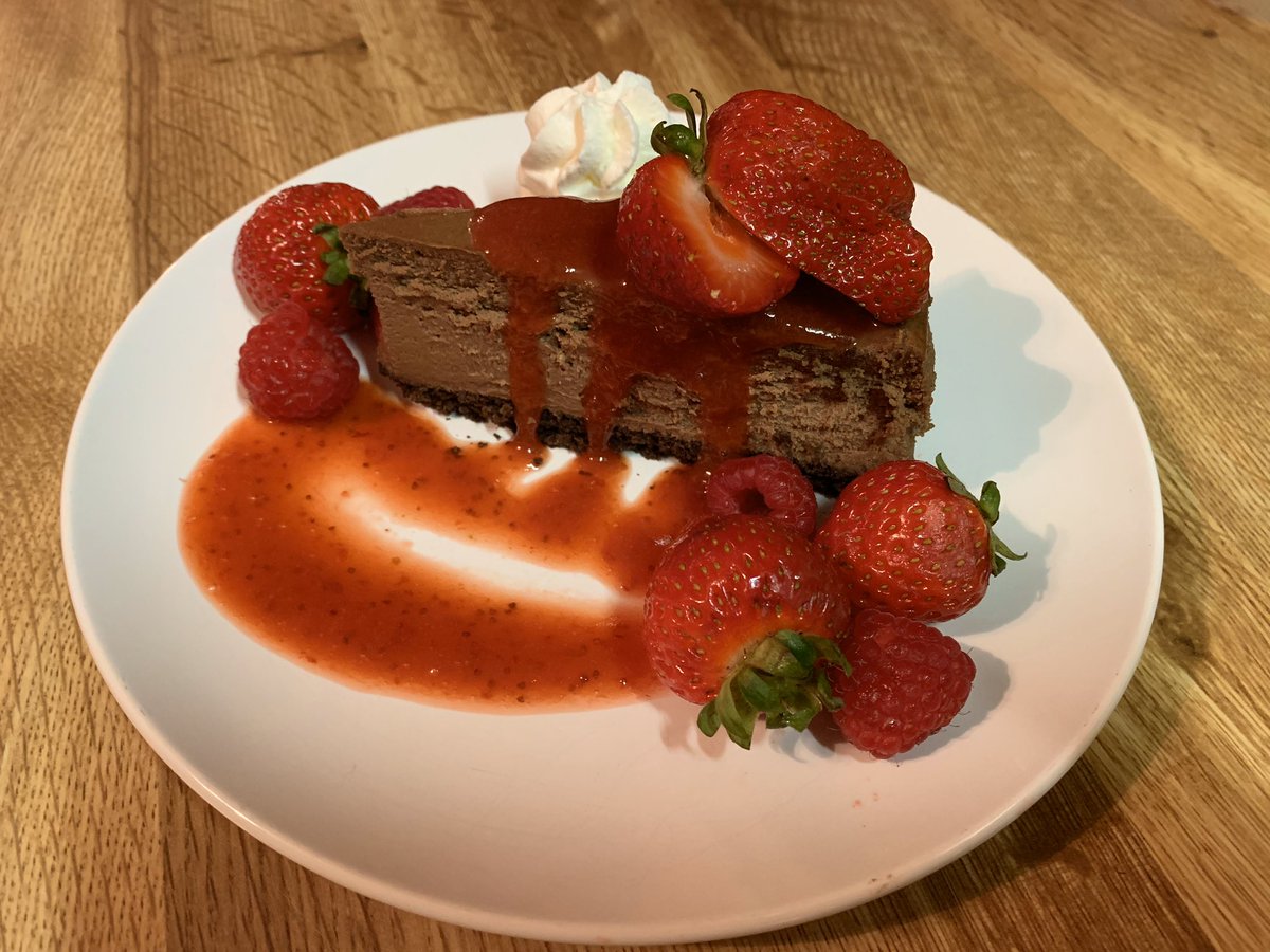 stanton_kitchen's tweet image. Chocolate cheesecake with strawberry &amp;amp; raspberry sauce and whipped cream! #stantonskitchen #prepatl #food #foodservice #chef #culinary #delivery #catering #atlanta #atl #homemade #delicious #foodie #foodporn #foodtruck #foodtrailer #cheesecake #chocolate #strawberry #raspberry