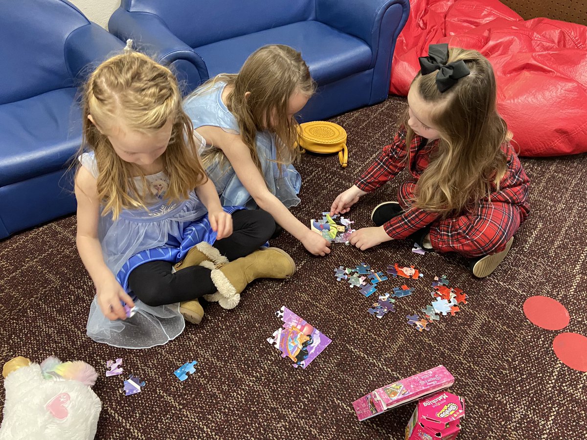 weGLCclass's tweet photo. We had a great day at our Global Day of Play! The students could bring a small toy to play with! They had a great time playing and sharing with each other! #Play #GLC https://t.co/dw8kibqlrv