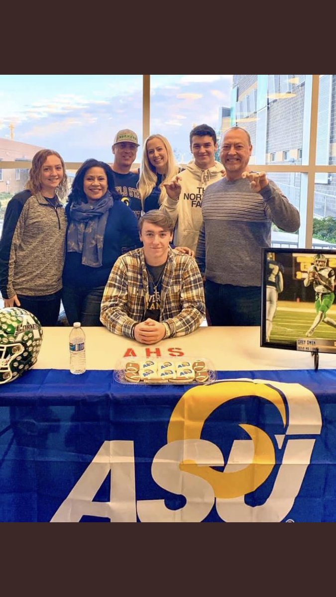 _dreyowen's tweet photo. made it official today. I am excited to see the future I have at Angelo State!🔵🟡🐏 https://t.co/r0Ub4nLWbz