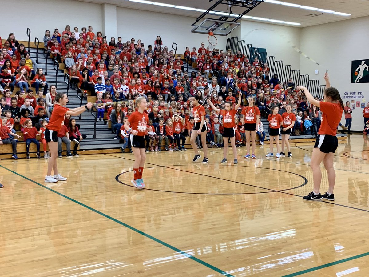 Next show for the day at Hickory! We love sharing jump rope as a heart healthy activity for #gored2020 #GoRedForWomen  ❤️ @HickoryElem