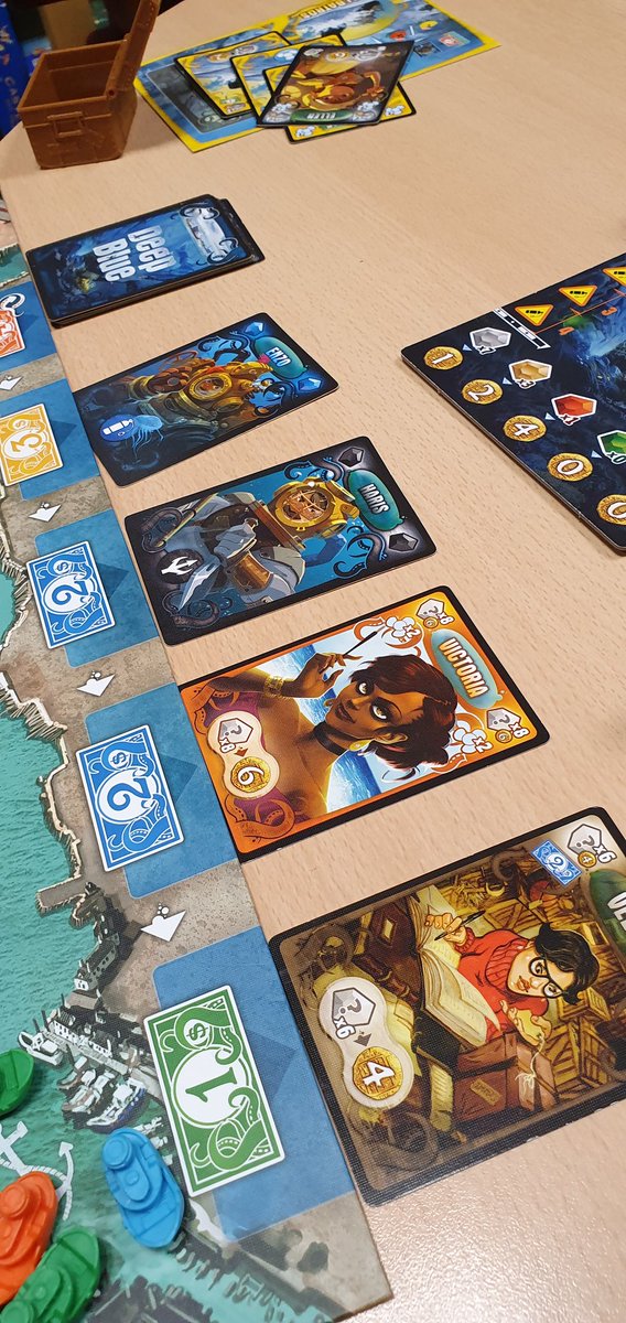 BDPHILOU's tweet photo. #DeepBlue @days_of_wonder à 5 joueurs! Toujours aussi fun! Un jeu familial vraiment TRES réussi! #Bateaux #Trésor https://t.co/KgFXMj212e