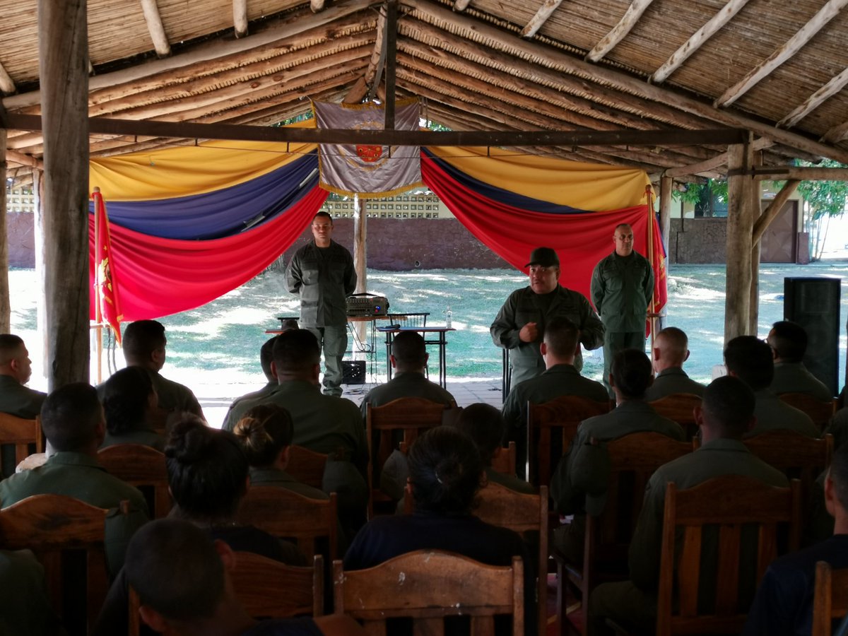 Ej_ClogEjb's tweet photo. #7feb20/En el marco del desarrollo del Ejércicio Escudo Bolivariano 2020 el GD cmdte del @Ej_ClogEjb visita la @EJB_84CALOGMM y al @EJB_841BALOG con la finalidad de afinar los detalles para el Ejercicio de PCAO que conducirá esta unidad superior del @EjercitoFANB https://t.co/qYjkAZskcK