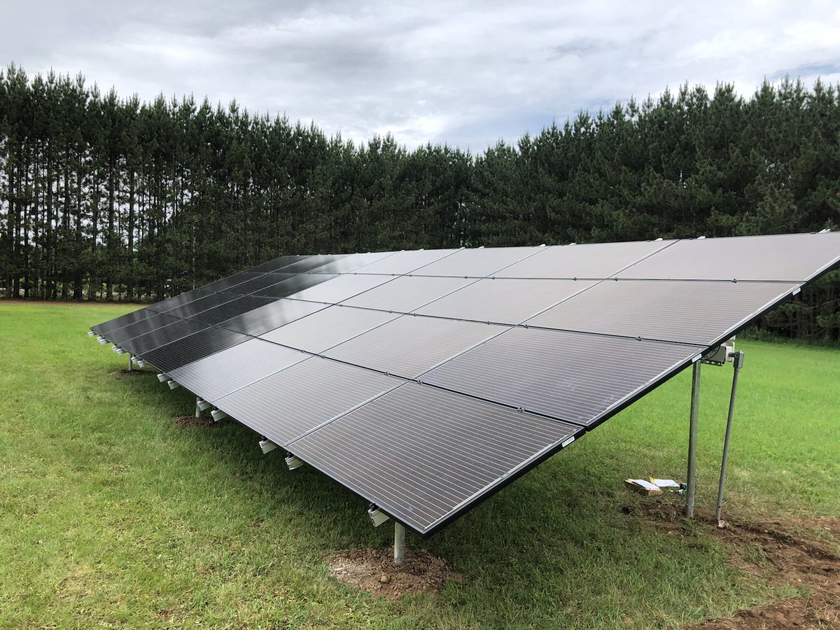 gedsterf's tweet photo. Amazing ground mount #solarpv installation by @greensoltech in Gleason, WI. Some of the specs on this one—28 solar modules producing 8.12 kWs of clean solar energy. It's all about #sustainability and #energyefficiency!

#solarenergy #solarpanels #wisconsin #marketing https://t.co/8JQLrKTxQ1