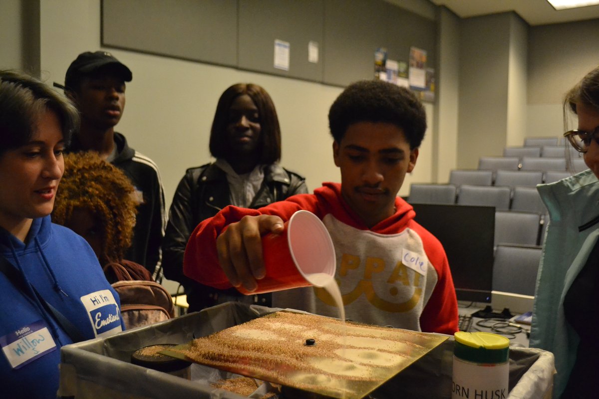 SeedEmory's tweet photo. At our One Day at Emory event about the hard sciences, students from Maynard Jackson High School were able to conduct various chemistry and physics experiments and later got to visit the Emory planetarium. https://t.co/o92nCvMnbq