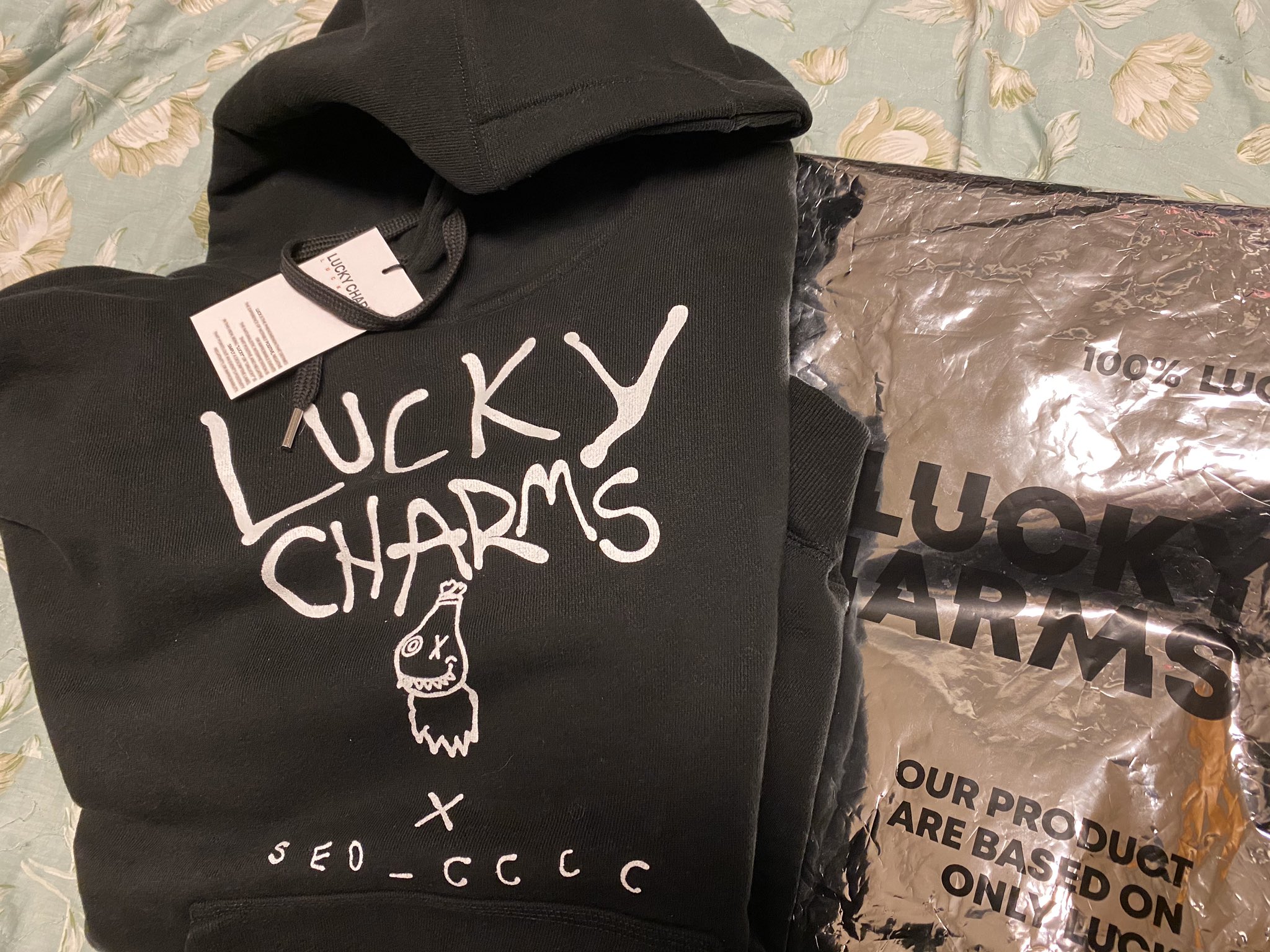 ソイングクデザイン LUCKY CHARMS コラボパーカー Amazon.co.jp: ソイングク×LUCKYCHARMS コラボ パーカー 黒 : ホビー
