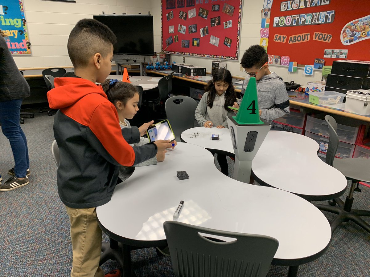 MsEichner_LIB2's tweet image. What a fun week! Ss made Stop Motion videos in SmartLab to apply their knowledge of temperature from out recent math unit, had a guest reader, and had an awesome assembly this morning! I even got to hang out with them at PE today and practice my basketball skills! 
@LCPSLiberty