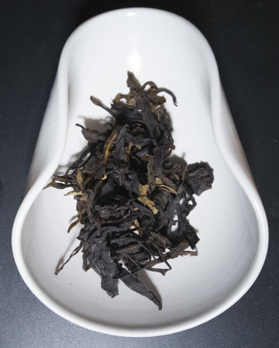 akio121's tweet photo. 本日のお茶
2016 "Lord of the Forest" 1000-year-old trees Myanmar Ye Sheng Pu-erh Tea #TEASIDE
#唐津紫砂茶壷 #豊増一雄
80ml4g100度 15、15、18、30、60、45、30
金属的な苦味が強い。4煎目から丸み。後味は苦甘味。茶気は初めから強い。体感は冷
タイからの郵便封筒が可愛い
#茶好連 極あ https://t.co/ziOgOnGc33