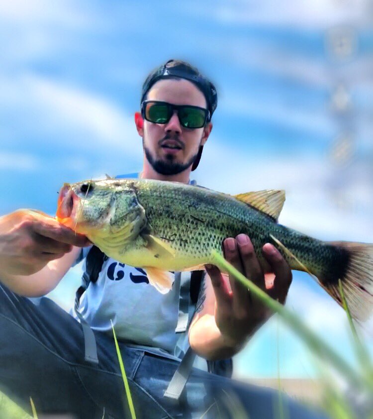 jd_hunts's tweet photo. Need that warm weather back in MO so we can get back into them big bass
•
•
•
#fishing #bassfishing #missouri #missourifishing #missouribassfishing #bigbass #warmweather #oakley #cabelas #bassproshop #gonefishing #lewsreels #lewsfishing #livingthedream #northernflight https://t.co/8eBTQ4UFMx