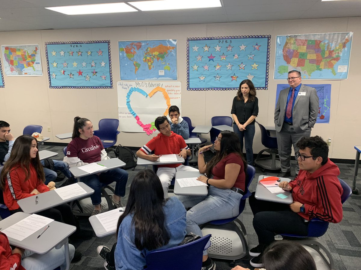 circulos_sausd's tweet photo. Thank you @denniscoleteach for visiting and sharing your ideas with us today at Círculos High School. @OCDeptofEd #joinourcircle https://t.co/dDK91AtXUg