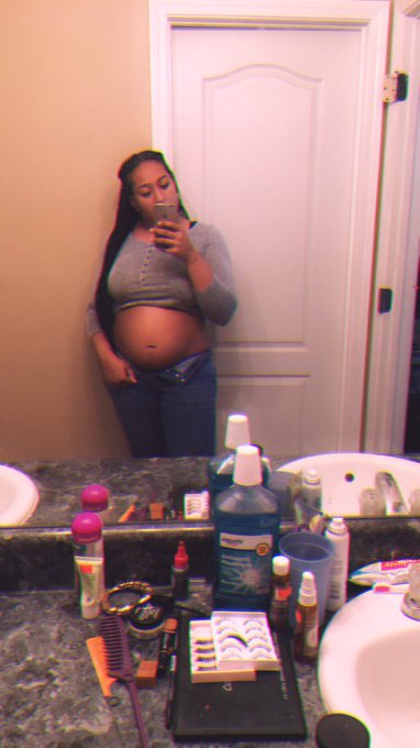 I&rsquo;m kinda getting big 🤦🏽&zwj;♀️😂😂😂 Lord I was hoping my stomach wouldn&rsquo;t start poking til like the 8th or<a href="/tag/myxanniversary"class="tags"><span>#myxanniversary</span></a>