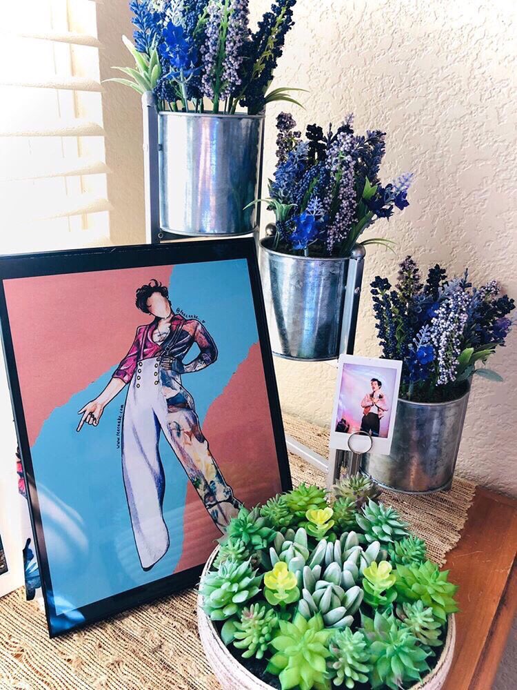 Still not over @roseyy1818’s #myTeecaake photos of my Harry prints! They look so pretty!  

Available on: teecaake.com/shop 💕