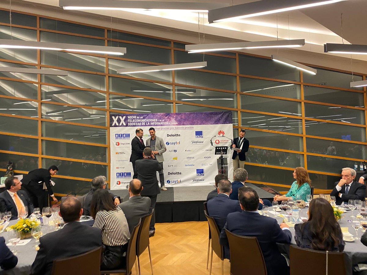 TelecosAragon's tweet image. Una empresa joven y mucho #futuro. Neki, premio empresa Junior, que recoge su CEO Rafael Ferrer #NT2020Aragon @COIT_AEIT