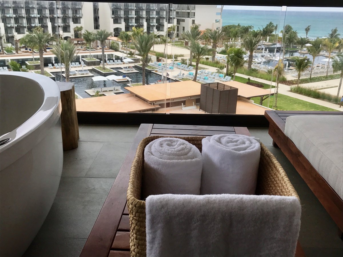 TwoHeartsErika's tweet photo. Consider yourself a foodie? Adult-only, all-inclusive @UNICO2087 Hotel Riviera Maya is the place for you! For limited time, earn 20,000 AA miles when you book your trip with me. Travel now through 12/20/20, only $200pp deposit for flight+hotel, final due 45 days prior to travel. https://t.co/74tCSMZ8dY