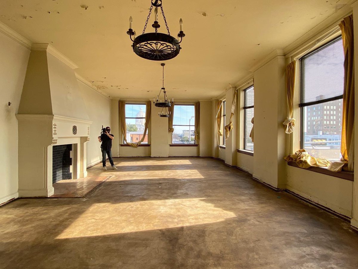 joannagaines's tweet photo. Just walked the hotel one last time to finalize plans before #demoday! #icallthisroom https://t.co/tUJliXvV6q