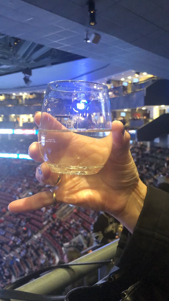 AjWarre34103998's tweet image. #leafsgame #20$glassofwine