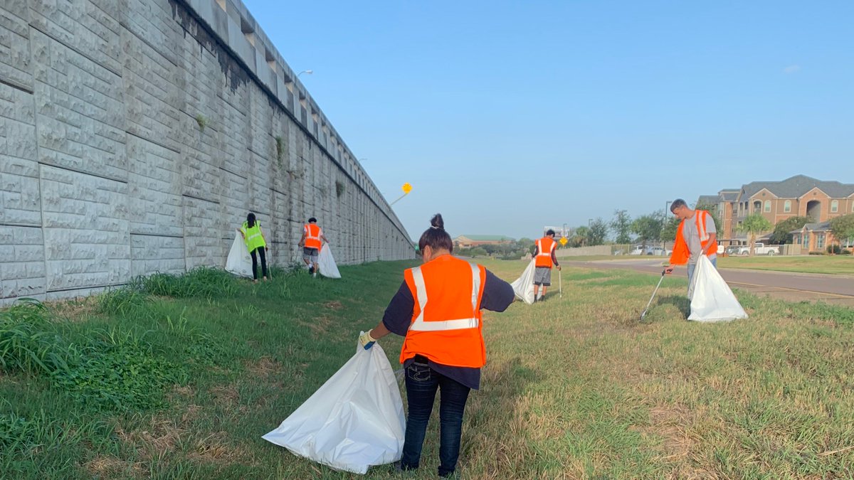 VictoriaPIO's tweet photo. ๐ Keep an eye out Saturday morning for #COV employees & family members who have volunteered to kick off the first #AdoptAHighway clean-up of 2020!
We challenge YOU to keep Victoria litter free!๐๏ธโป๏ธ
#VictoriaTX #Plan2035 #EnvriomentalServices #EnhancingLivability https://t.co/2IWOKn57jV