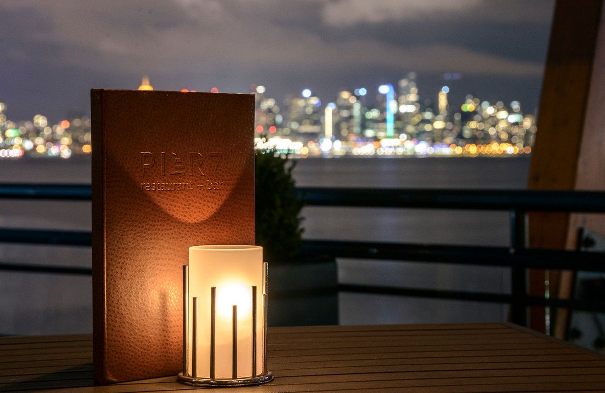 Treat that special someone to 180° views of Downtown Vancouver's skyline.
Click here >> buff.ly/2vQJNqp
to reserve your spot for dinner this Valentine's Day! 💘