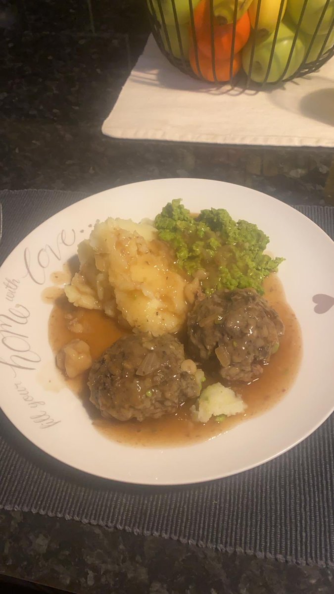 KitchenMagi's tweet photo. Home made faggots, mash and mushy peas, 80p per serving!! #homecooking https://t.co/0hRoQdrUTl