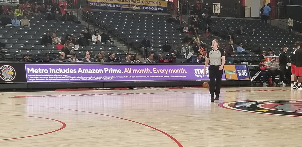 New branding looking good at the <a href="/CPSkyhawks/">College Park Skyhawks</a> game. Best deal in wireless.  <a href="/MetroByTMobile/">Metro by T-Mobile</a> #purplelife