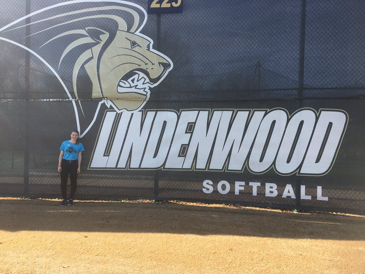 SFLHS_Softball's tweet photo. β€οΈπβ€οΈπβ€οΈπβ€οΈπβ€οΈπβ€οΈπ
Hey, Patriot! Way to put the off-season work in, Madeleine Kemper! Thank you to Lindenwood University Softball (MO) and Coach Ashli King! @LionsSoftballLU
#gopats #offseasonworkpaysoff https://t.co/roYHH7jkjL