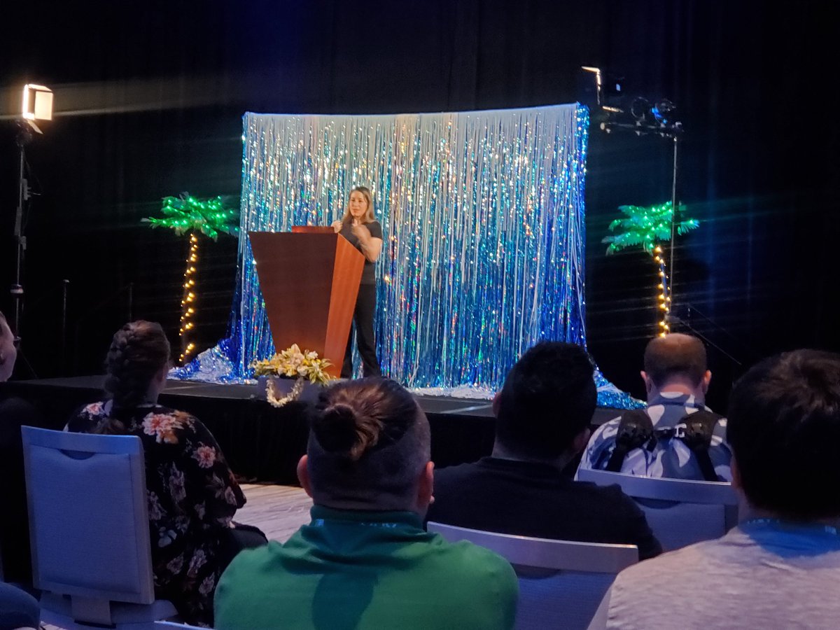 techgirl1908's tweet image. Sarah the Great gives great insight on when to comment and in which contexts. Very good and fun talk! #jsconfhi