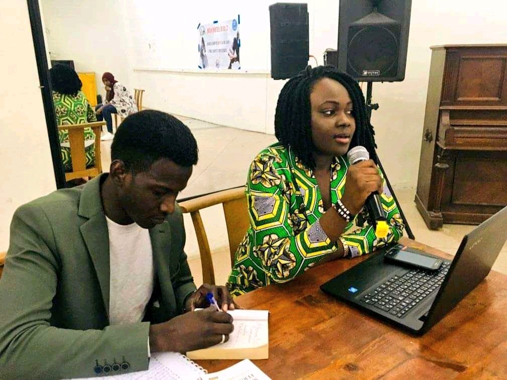 plume_awanesque's tweet photo. Le 07/02/2020, nous avons procédé au lancement officiel et à la première activité de notre club de lecture Kitab .
#Club_de_lecture_Kitab📚 😍 https://t.co/pgBvRPfKiD