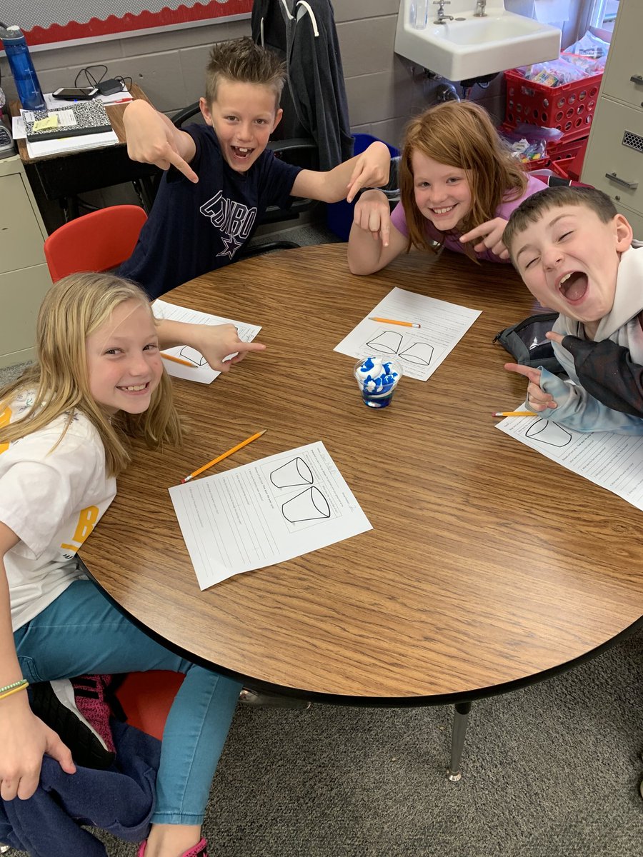 SnodgrassElla's tweet photo. Making it rain in our water cycle science experiment #LISDFutureFocus https://t.co/MPFp5vfvhJ