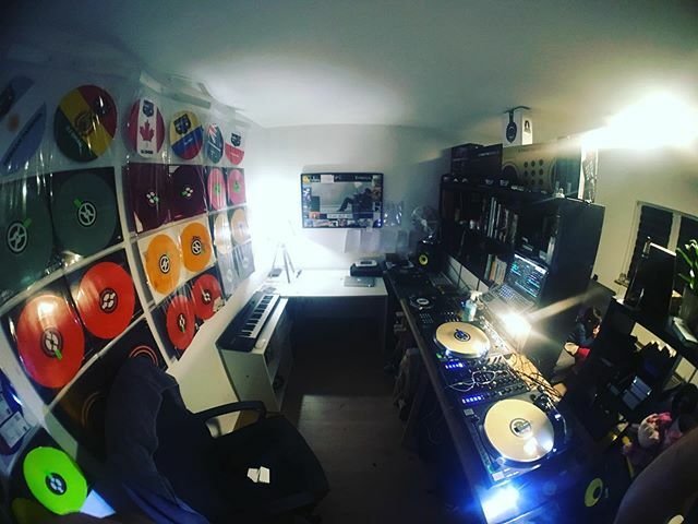 New studio setup ;) #bmau #nativeinstruments #turntablism #openformatdj #musicproduction #djstudio #leverkusenrheindorf #traktordj ift.tt/2w2KZY9
