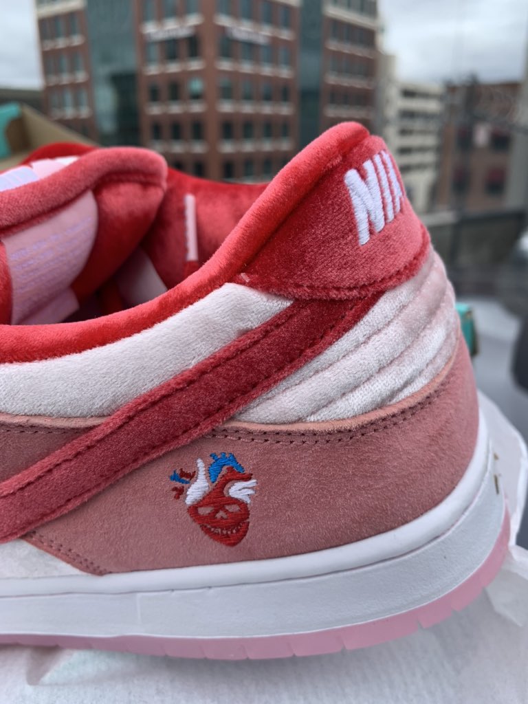 sneedings's tweet photo. @snkr_twitr #skateshopcall I won the StrangeLove dunk raffle at my local skate shop and picked em up during my lunch break. Also the local resellers on ig got pissed that it was a raffle instead of FCFS lmao https://t.co/lNCOpGatqD