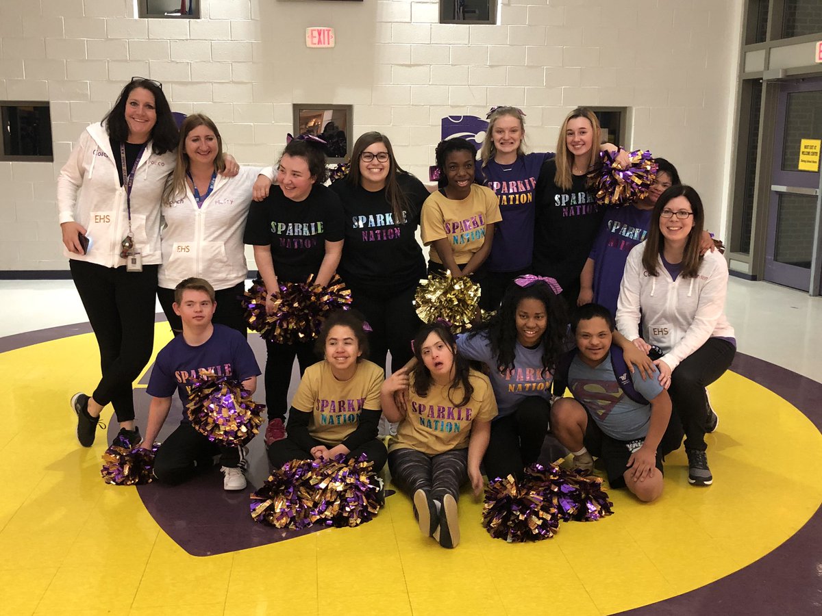 GilmanTeaches's tweet photo. More @ehssparkle pics from senior night! #fun #happykids #sparklesquad #lovethemtopieces https://t.co/XiwsEmsaY2