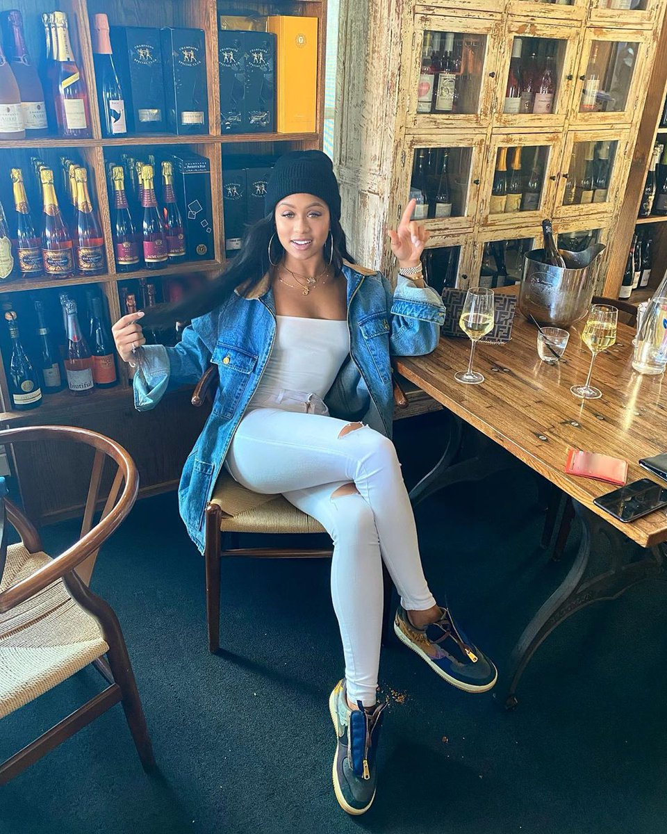 MediaReviewIt's tweet photo. Jilly Anais
#mediareviewit #hollywood #celebrity #model #fashion #style #photoshoot #art #actress #filmmaker #beach #fun #enjoy #Bikni #magazine #hot #sexy #Pose #fashionshow #beauty #review #media #jilly #goldenglobes #awards https://t.co/mqrENtj7MT