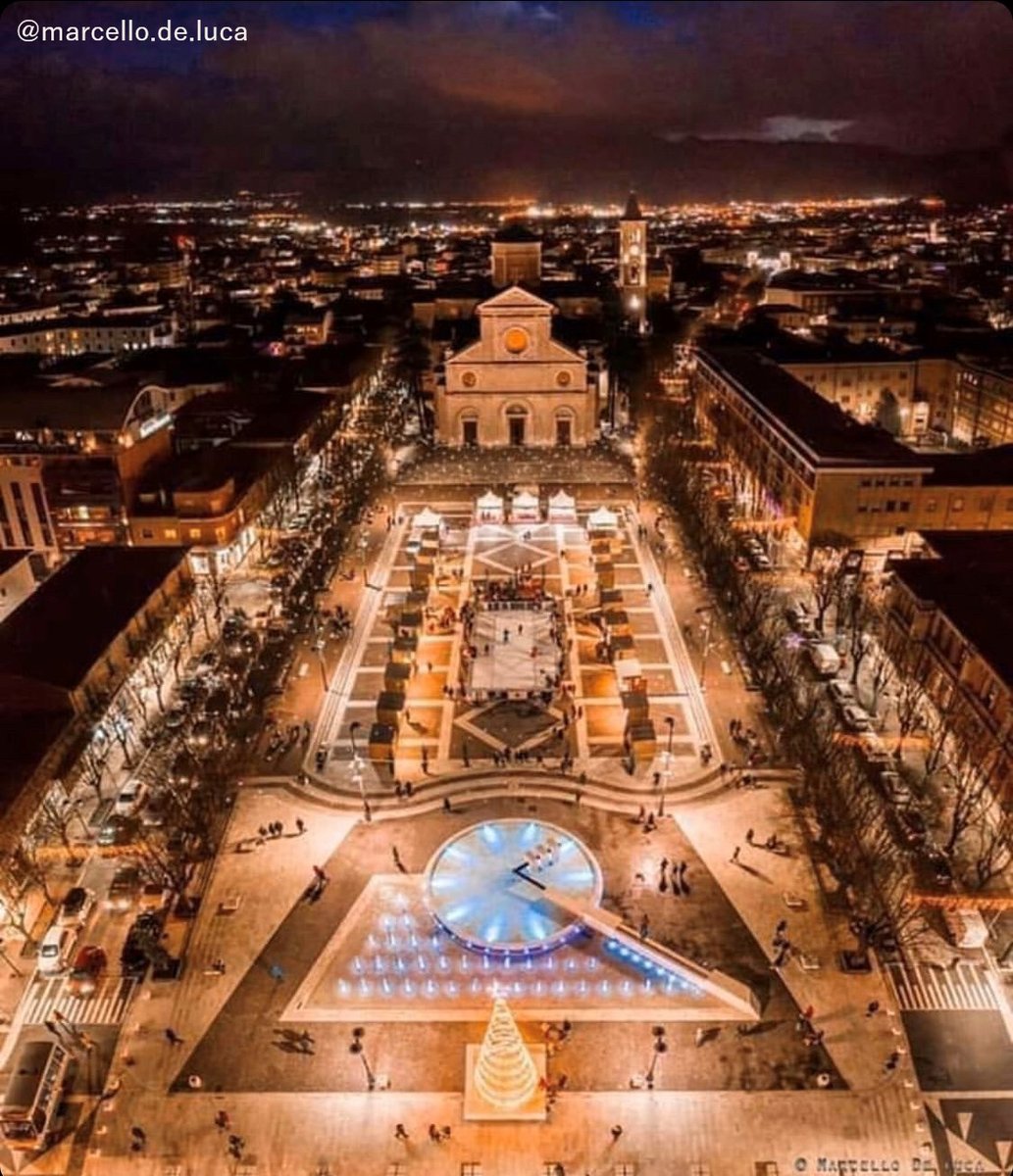 StradadeiParchi's tweet photo. Forse non tutti sanno che
#AVEZZANO, capitale simbolica della #Marsica, è stata decorata con la medaglia d'argento al merito civile avendo subito nel 1944, pochi anni dopo il sisma del 1915, gravi danni a causa dei bombardamenti. https://t.co/Z7kKSJqng0