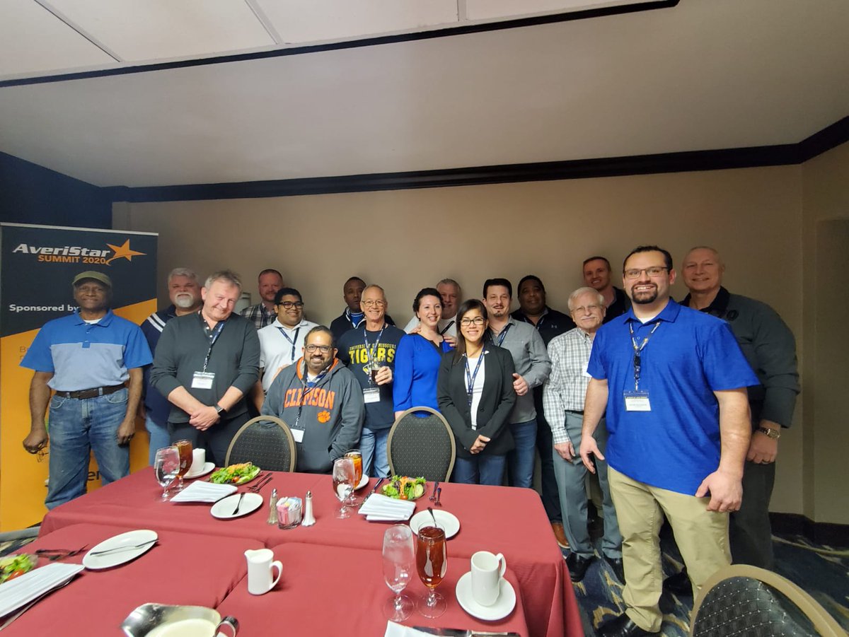 AveriStar's tweet photo. @AveriStar Team Dinner at the kick-off #team #summit2020 #VoIP #collaborate #teamwork #telecom https://t.co/wUSomwUMUF